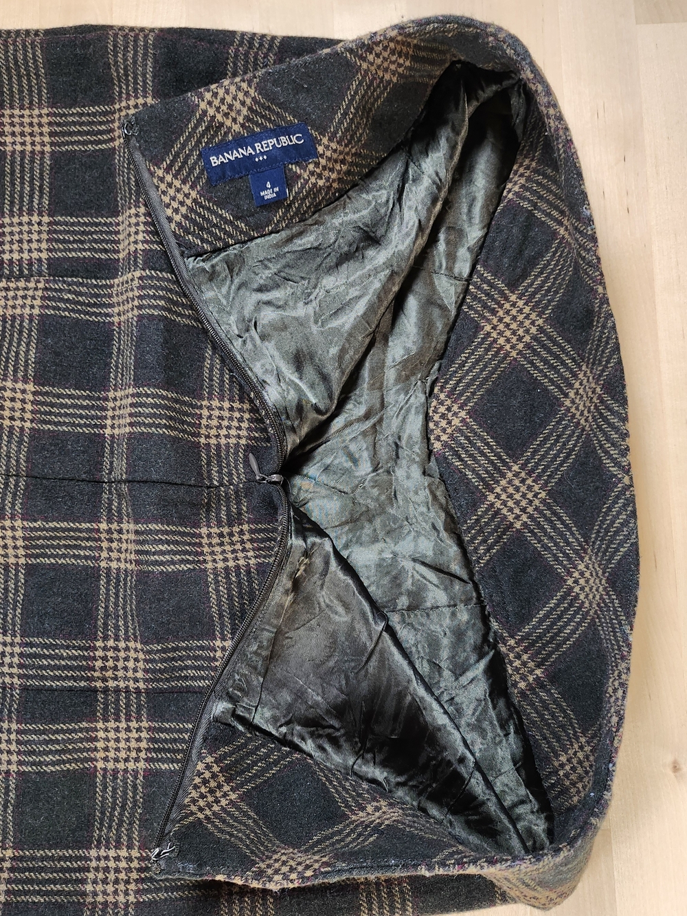 Banana Republic Wool-Blend Kick Pleat Olive Plaid Pencil Skirt - Picture 5 of 10